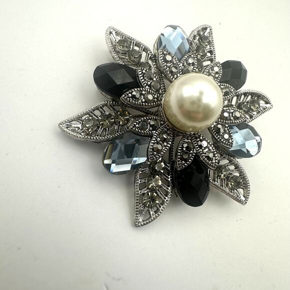 Premier Designs Pearl's Night Out Rhodium Crystal Flower Pin Brooch Pendant - Picture 9 of 9